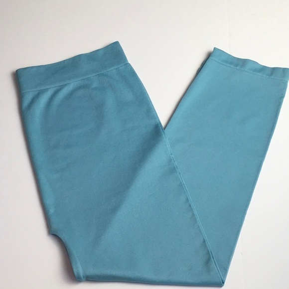 🎉 Sale Zenana Outfitters Capri Leggings - Picture 2 of 4